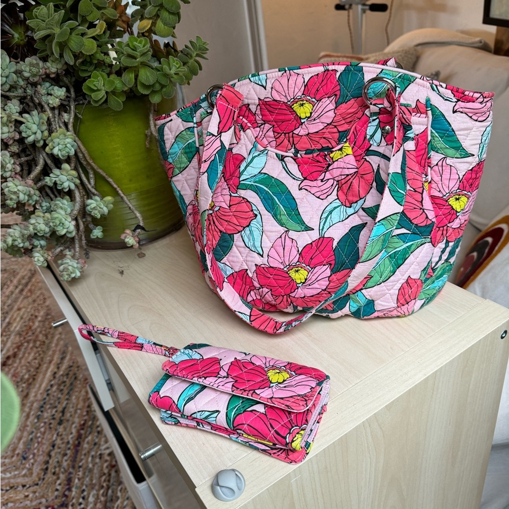 Vera Bradley Glenna satchel floral pattern